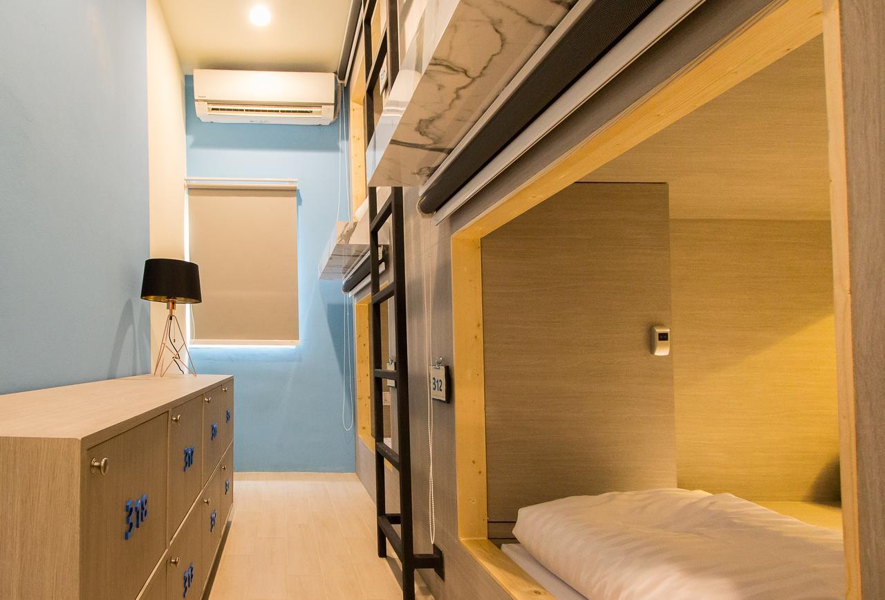 Lazy Sunday Hostel Bangkok Exteriör bild