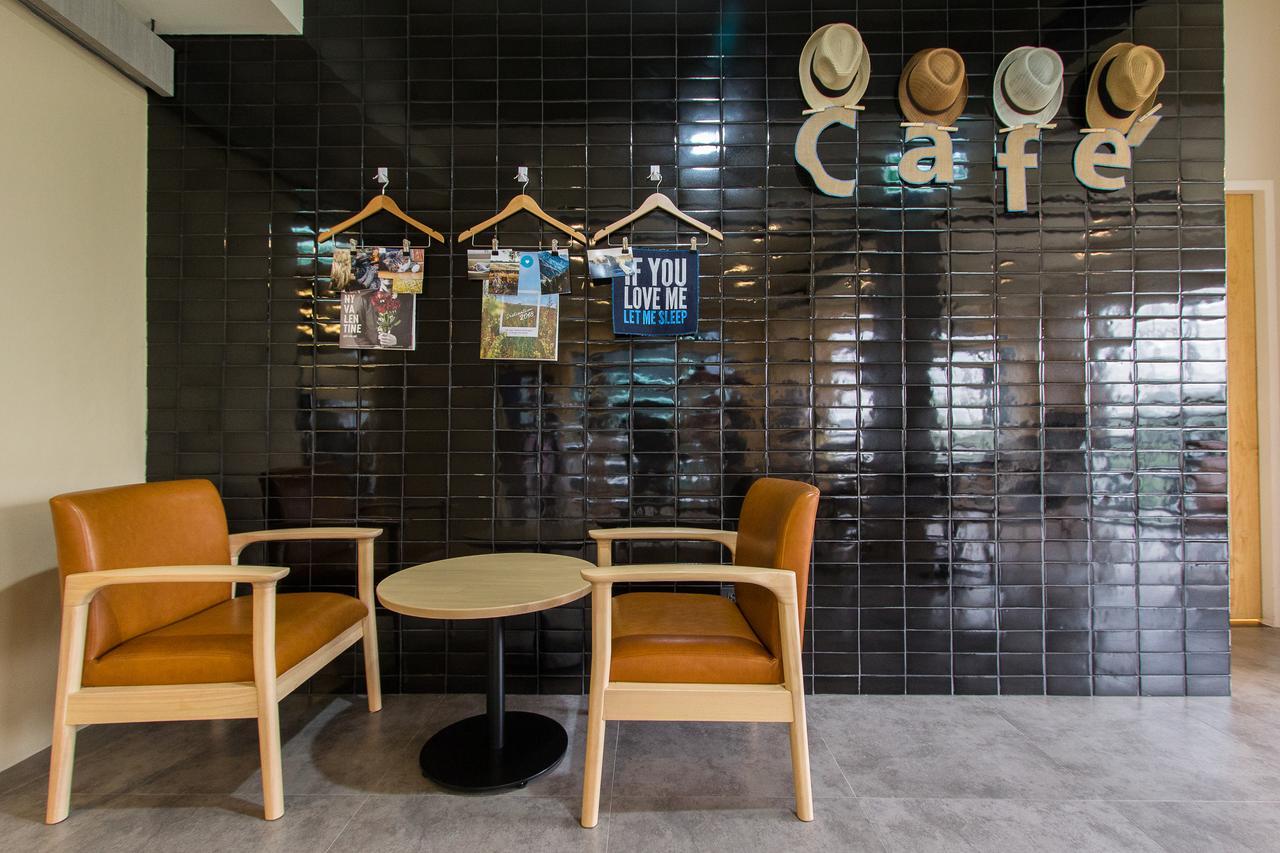 Lazy Sunday Hostel Bangkok Exteriör bild