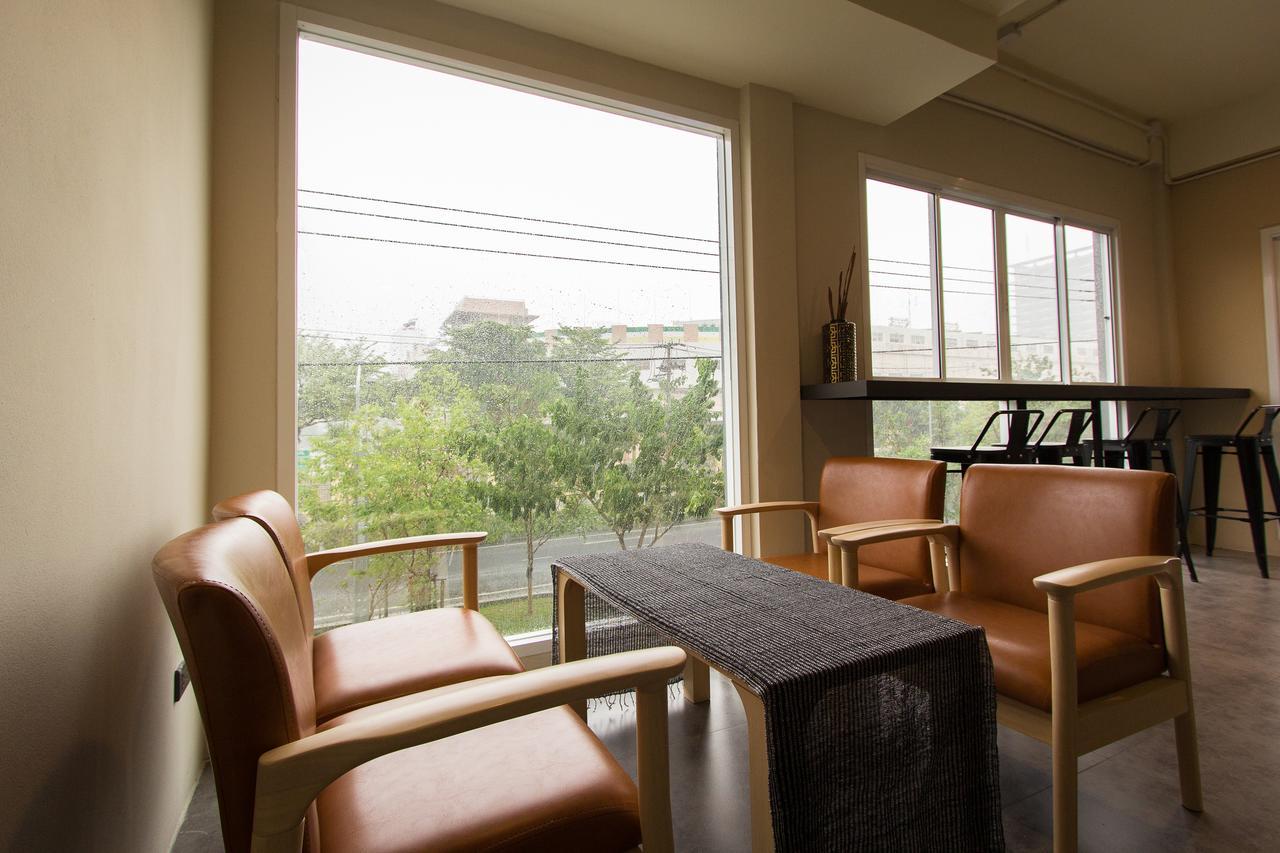 Lazy Sunday Hostel Bangkok Exteriör bild
